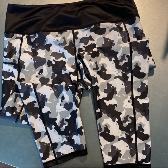 Constantly Varied Gear CVG Reversible Camo Capri Crossfit Leggings Size XL - Picture 6 of 9